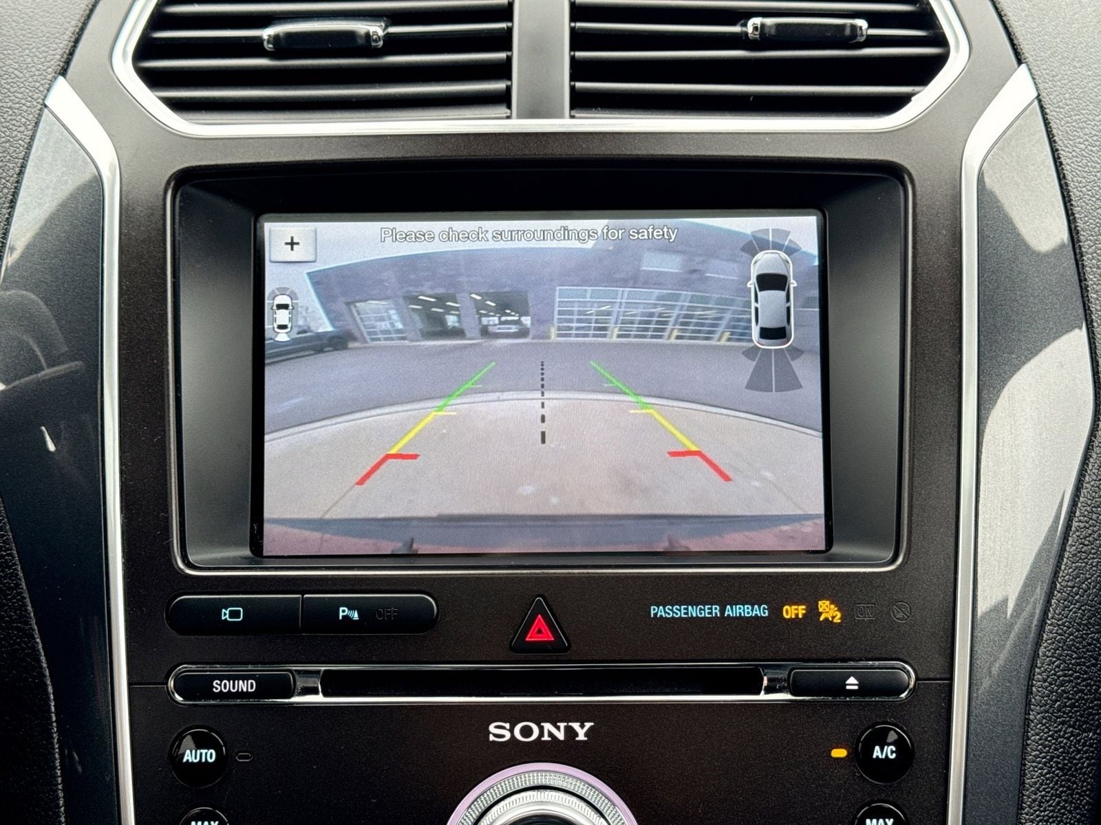 Thumbnail: 2018 Ford Explorer - 31