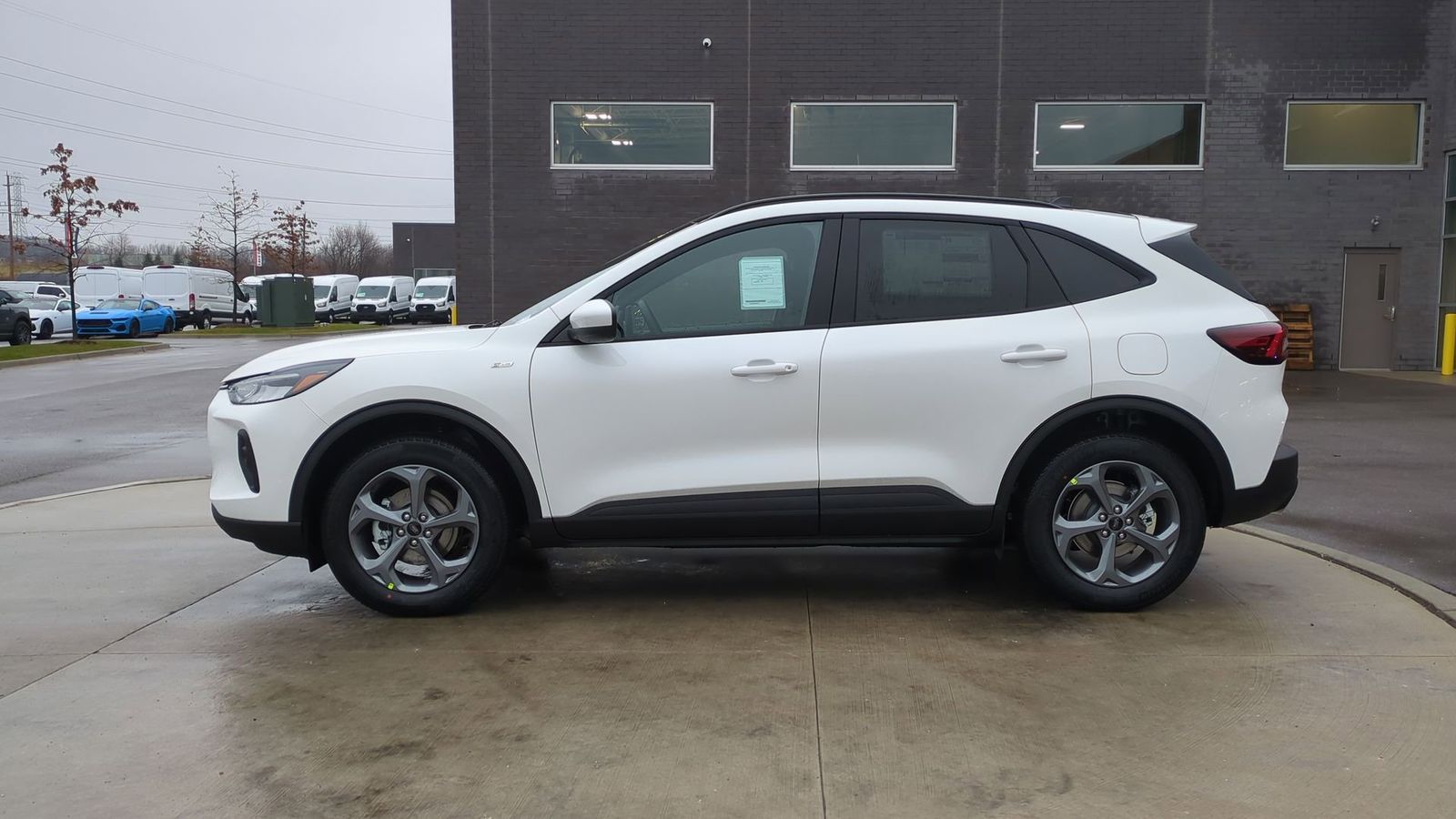 2025 Ford Escape Hybrid ST-Line Select photo 2
