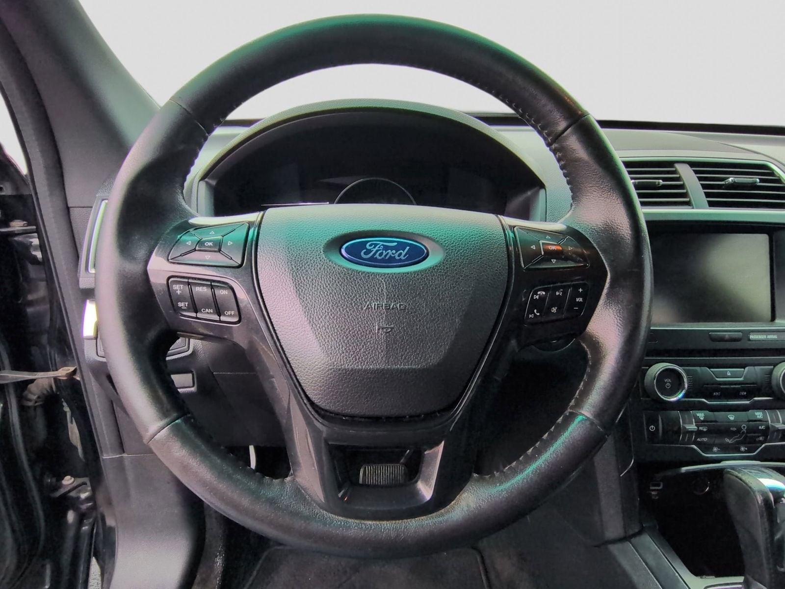 Thumbnail: 2016 Ford Explorer - 28