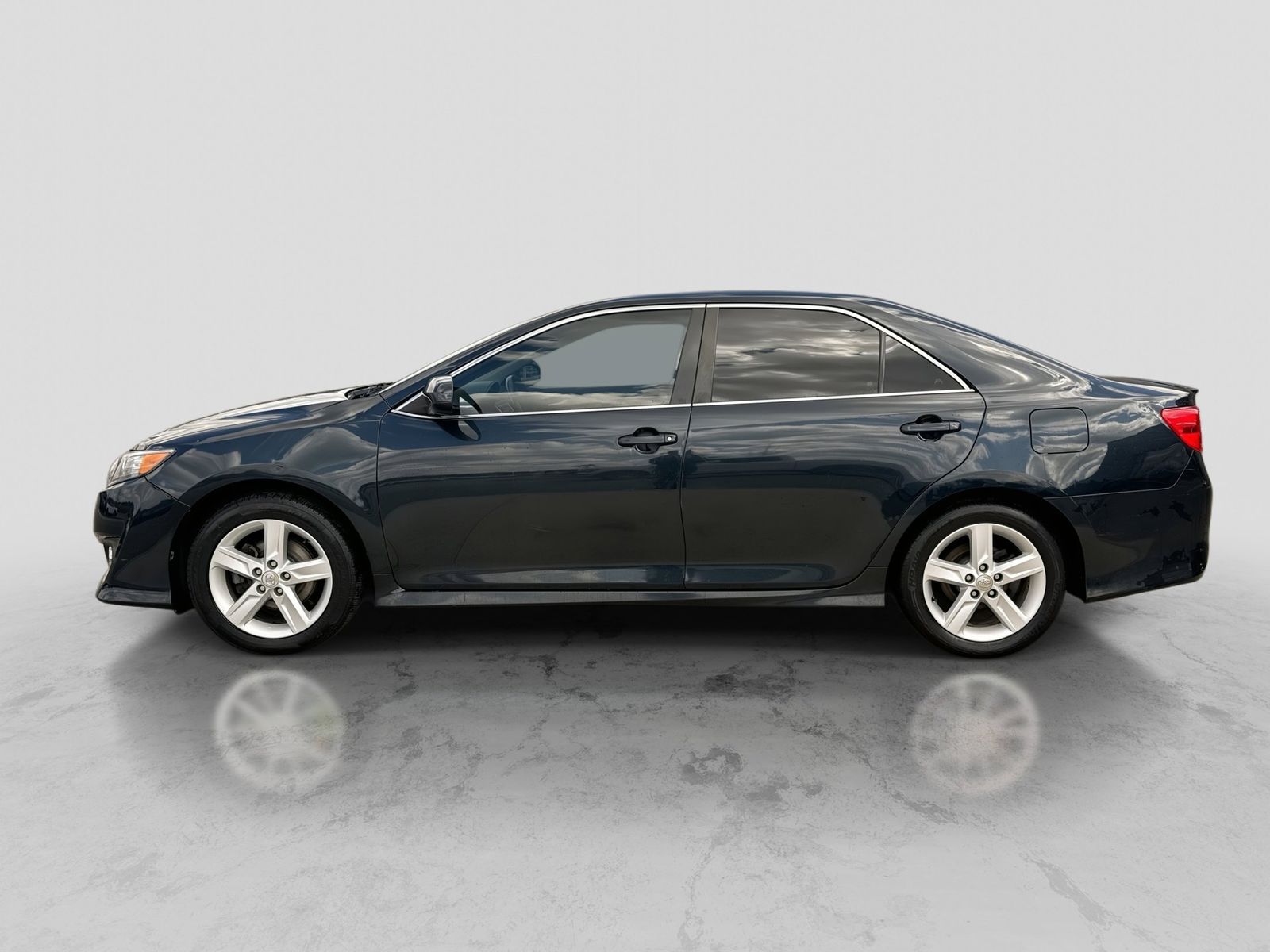Thumbnail: 2013 Toyota Camry - 3