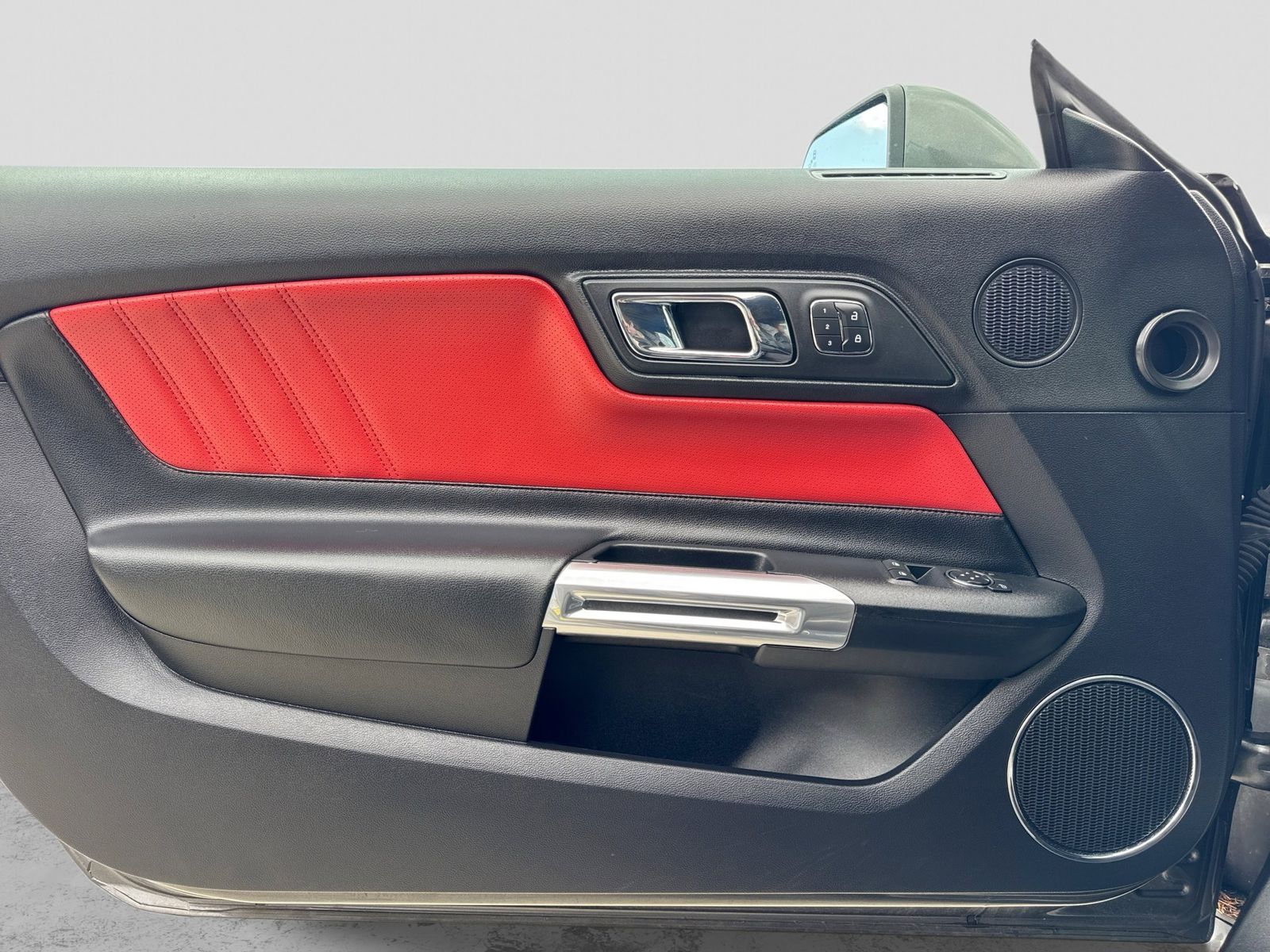 Thumbnail: 2015 Ford Mustang - 28