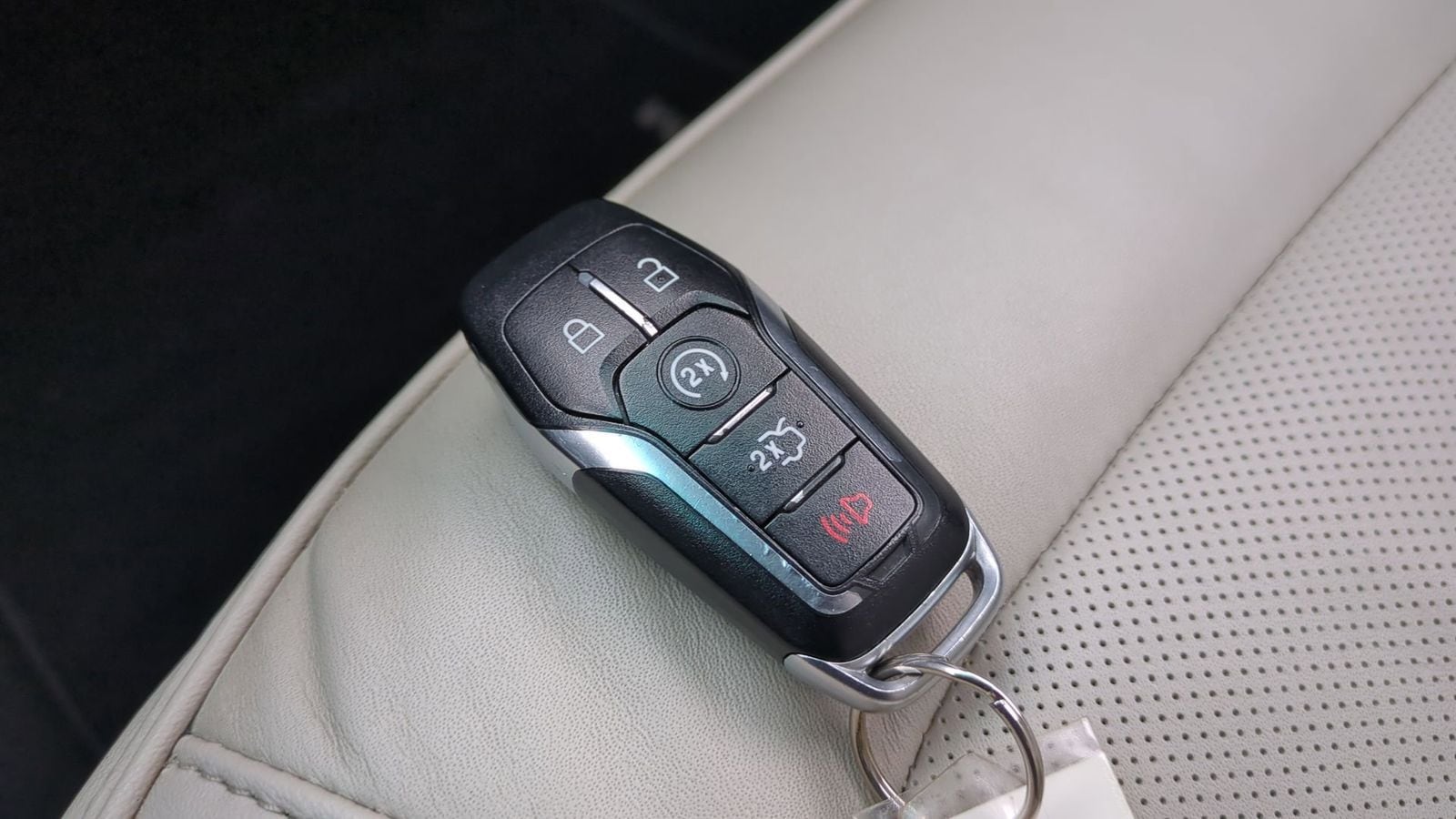 Thumbnail: 2016 Ford Explorer - 38