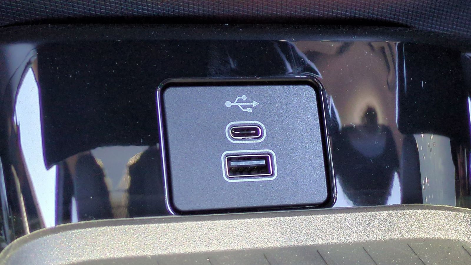 Thumbnail: 2025 Ford Mustang Mach-E - 32