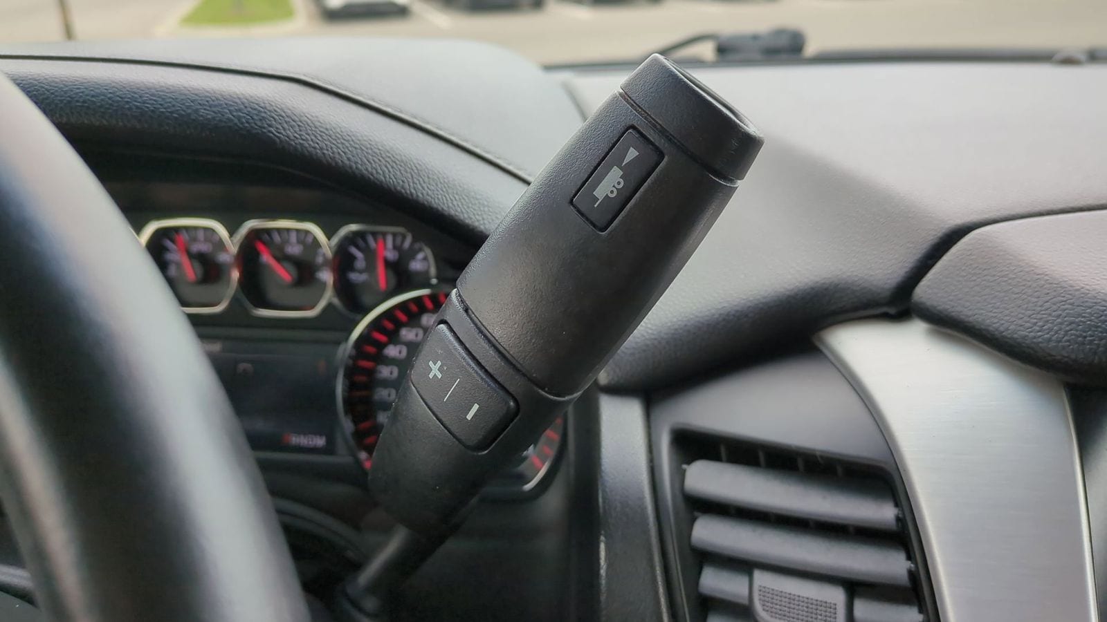 Thumbnail: 2015 GMC Yukon - 32