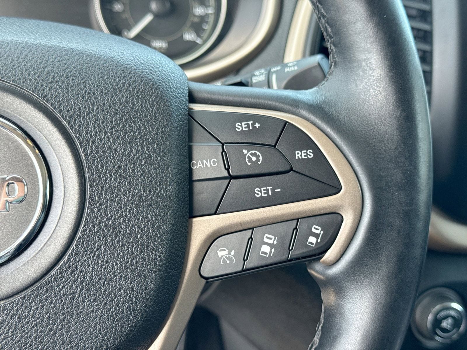 Thumbnail: 2014 Jeep Cherokee - 28