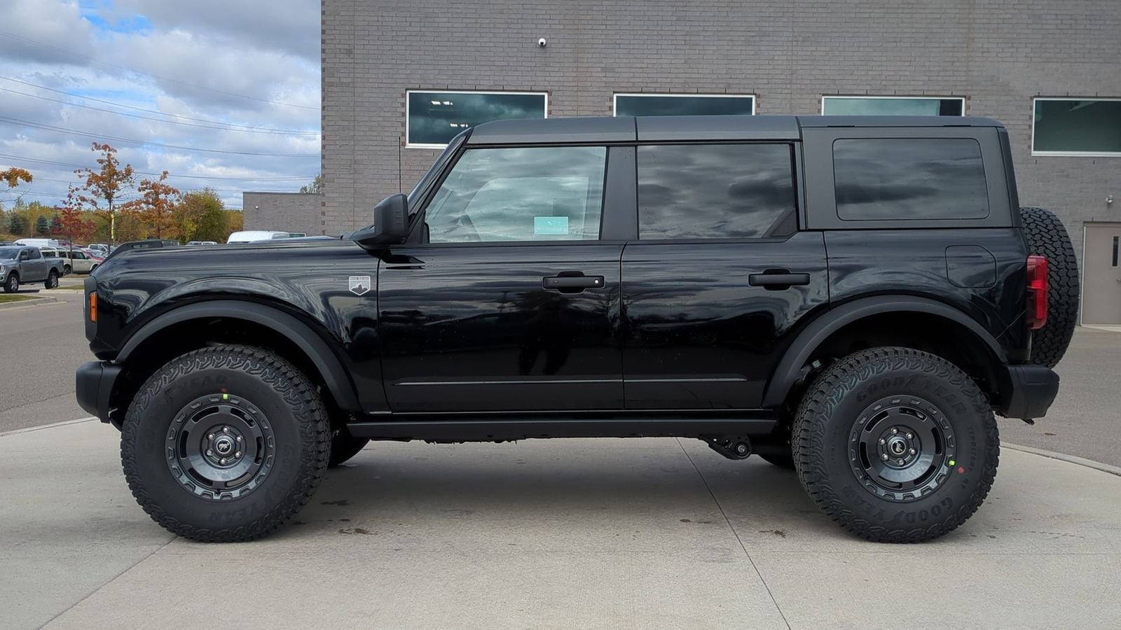 Thumbnail: 2025 Ford Bronco - 2