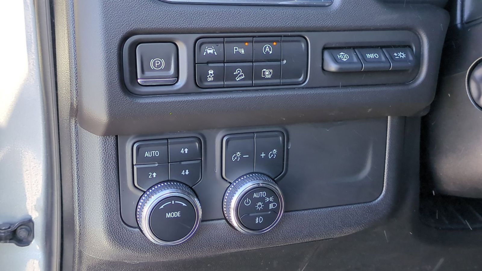 Thumbnail: 2023 GMC Yukon XL - 14