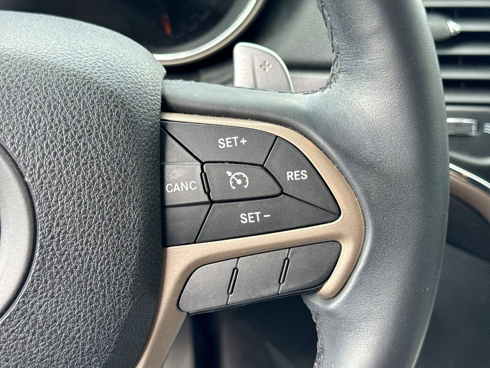 Thumbnail: 2016 Jeep Grand Cherokee - 25