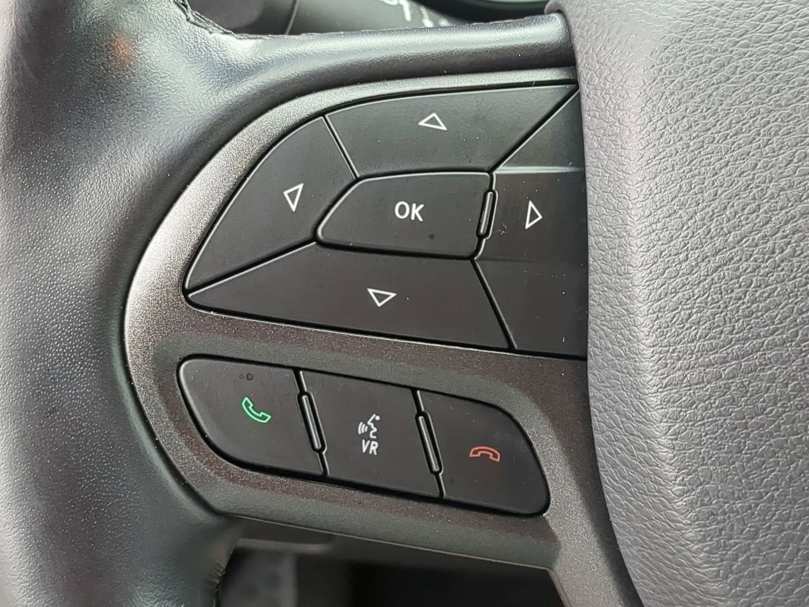 Thumbnail: 2020 Jeep Cherokee - 26