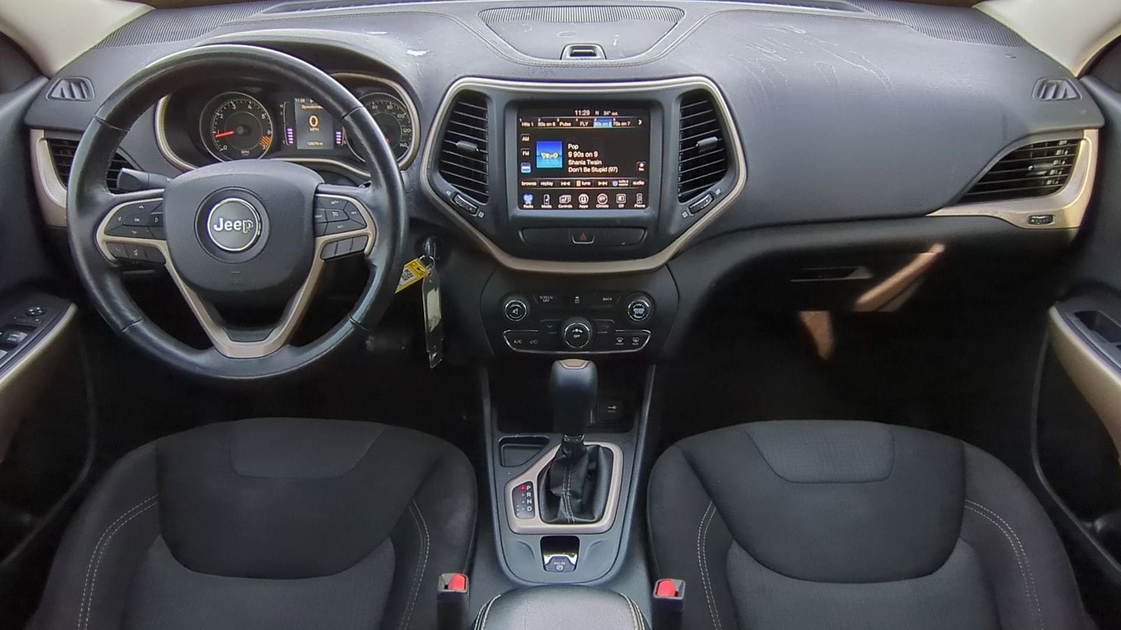 Thumbnail: 2018 Jeep Cherokee - 17