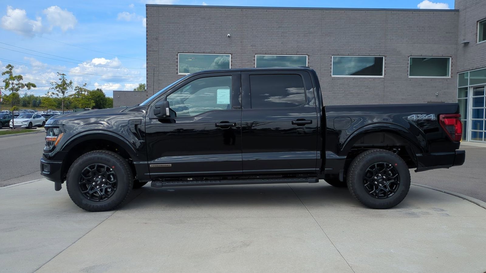 2025 Ford F-150 XLT photo 2