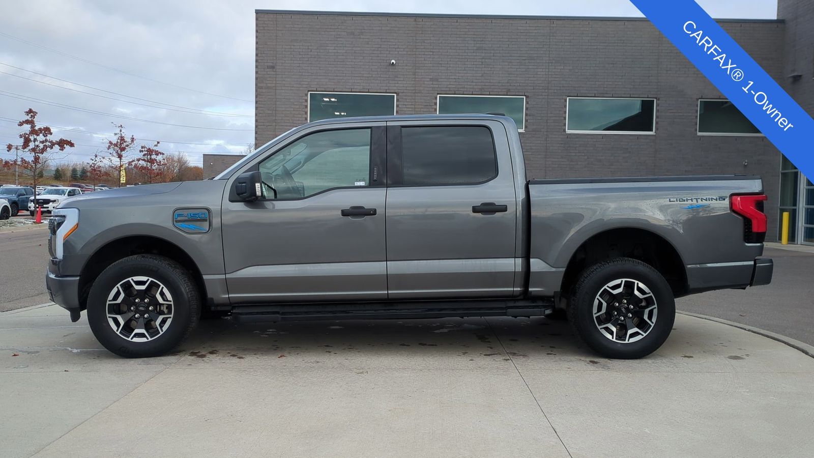 2023 Ford F-150 Lightning XLT photo 2