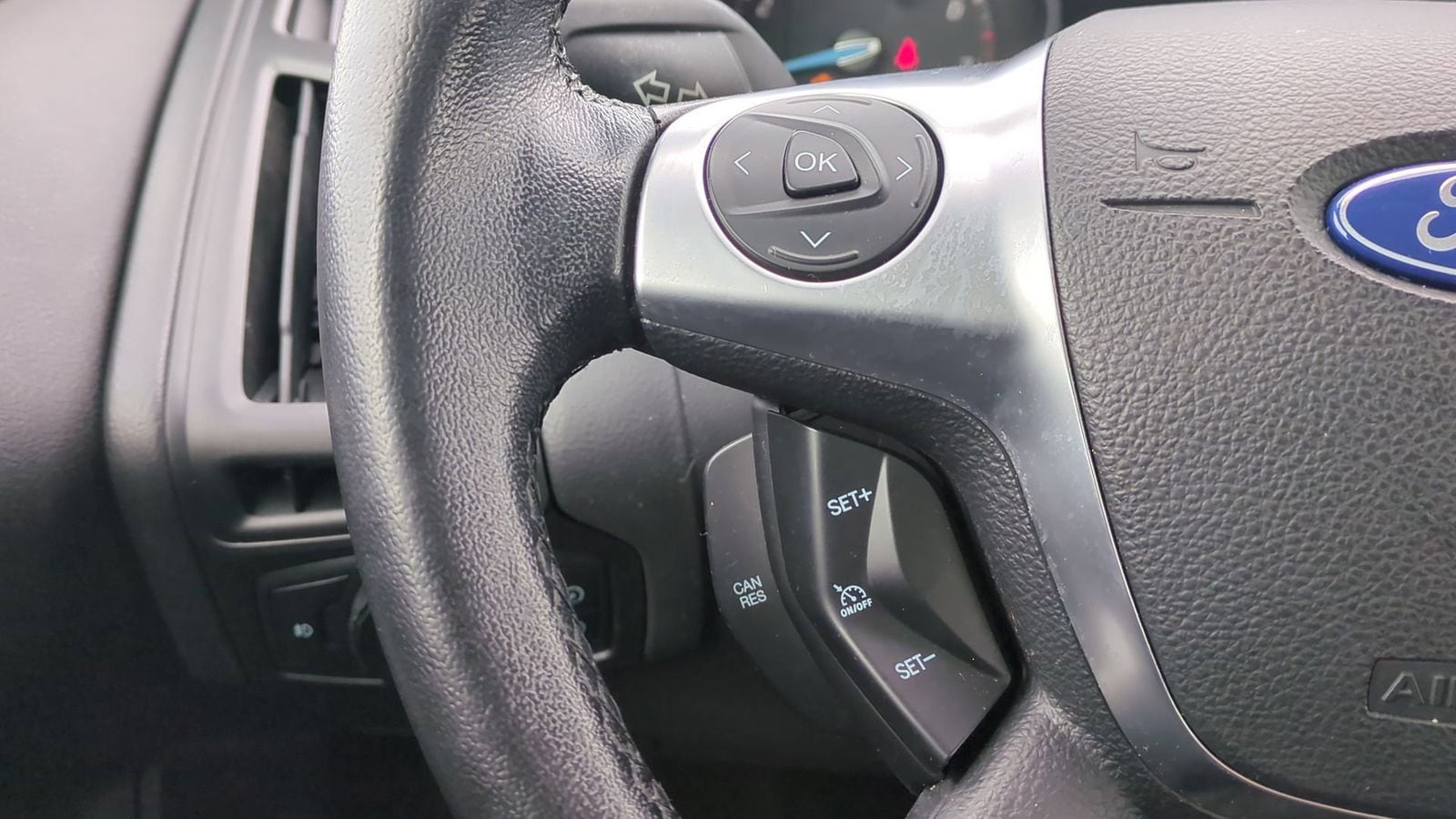 Thumbnail: 2012 Ford Focus - 21