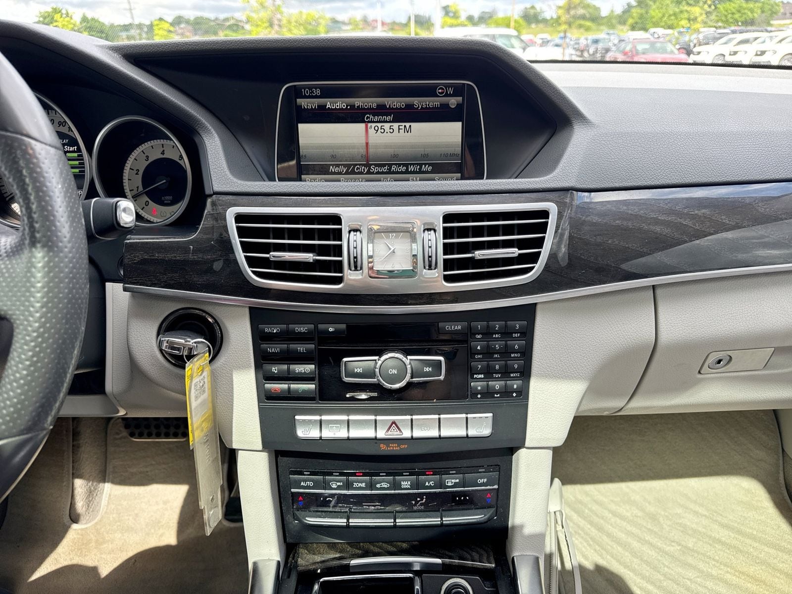 Thumbnail: 2014 Mercedes-Benz E-Class - 29