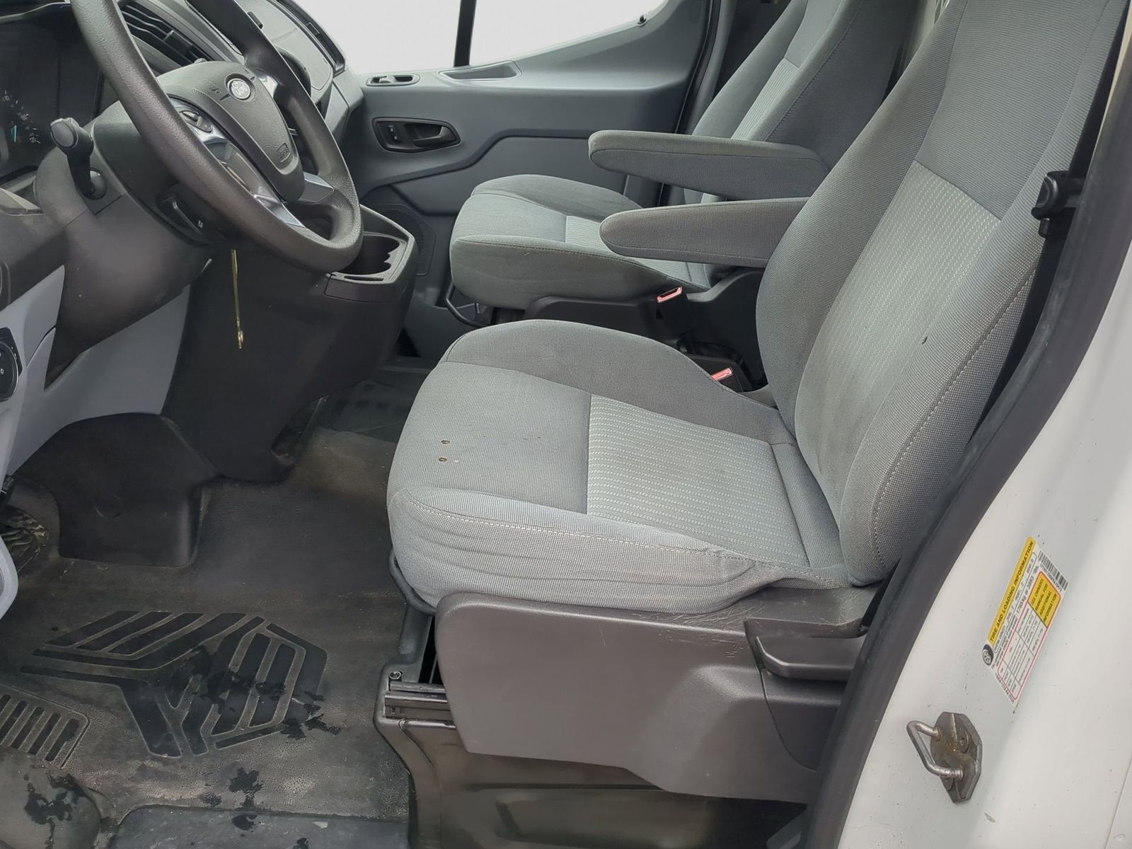 Thumbnail: 2015 Ford Transit Series - 17