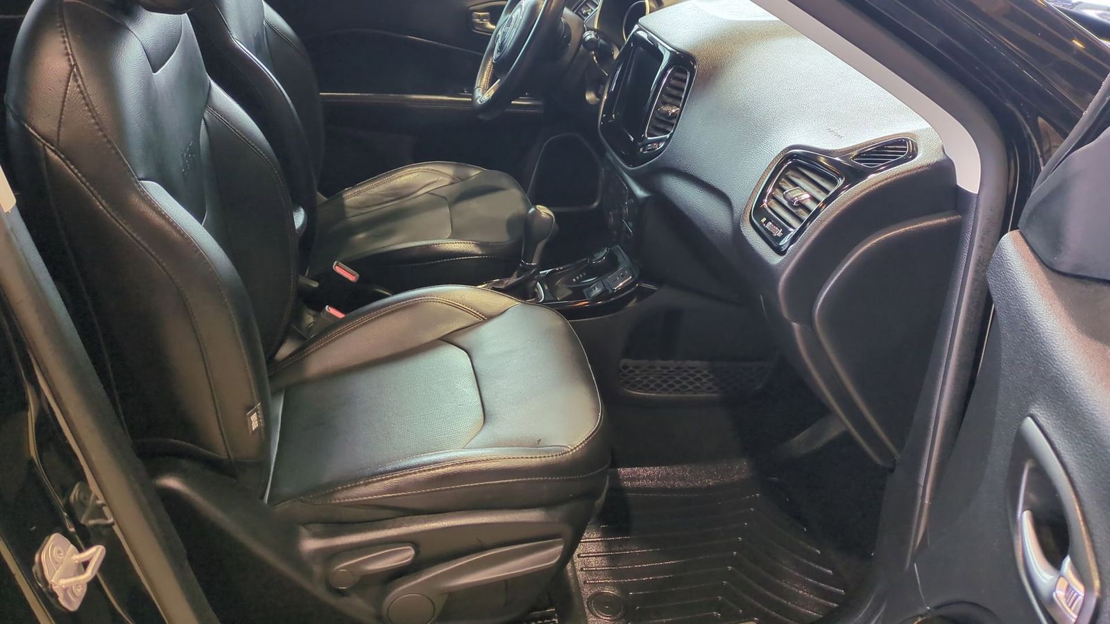 Thumbnail: 2020 Jeep Compass - 22