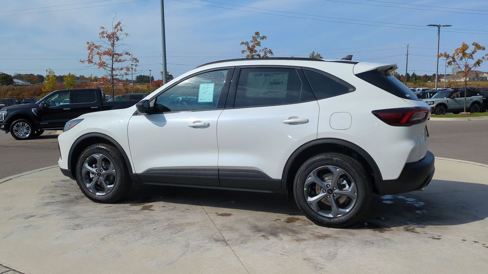 2025 Ford Escape ST-Line photo 4