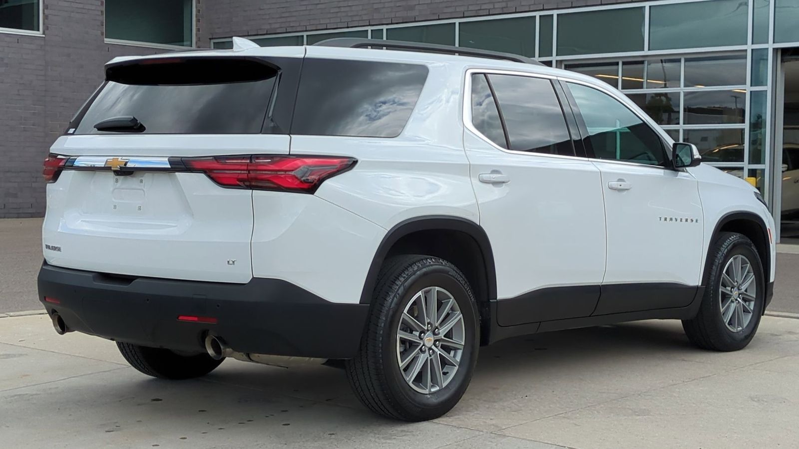 Thumbnail: 2023 Chevrolet Traverse - 12