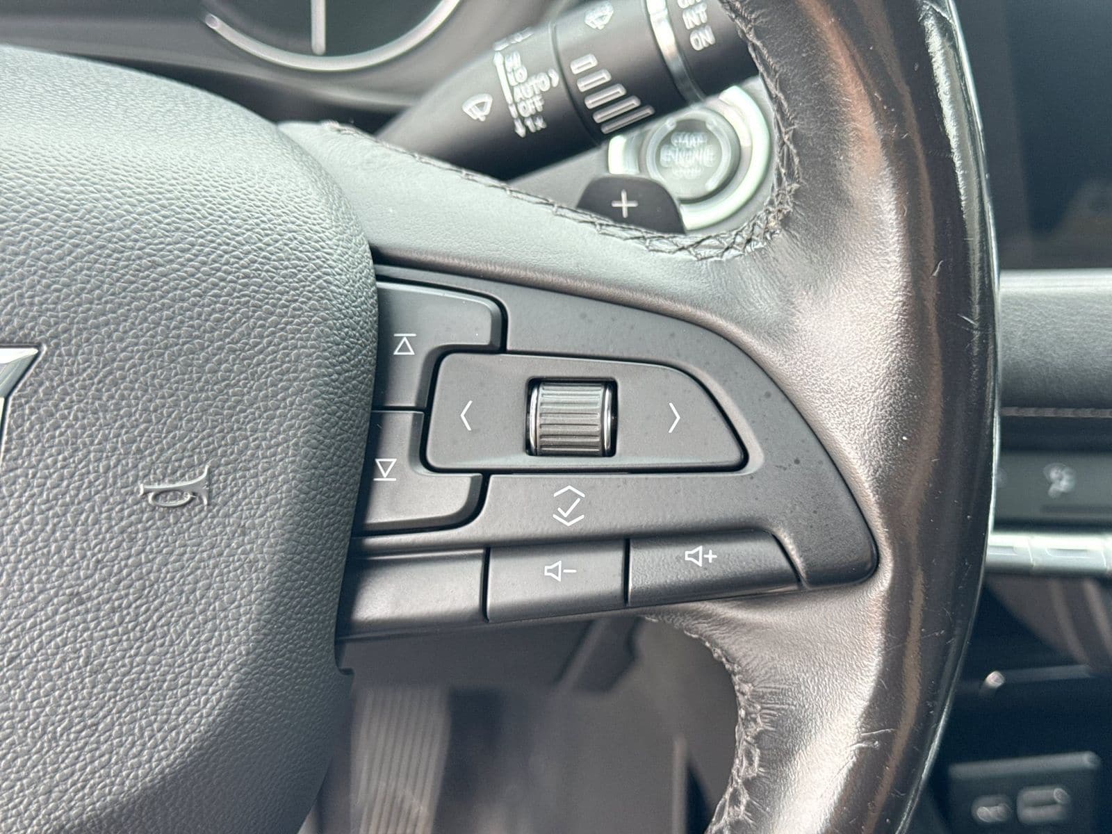 Thumbnail: 2019 Cadillac XT4 - 30