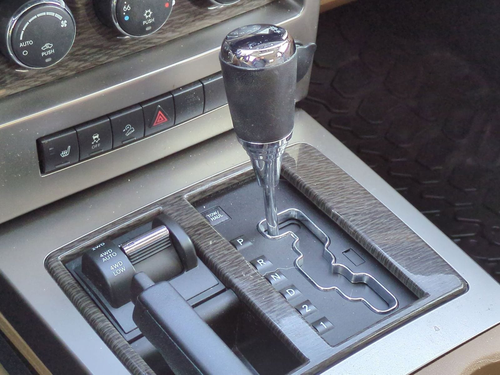 Thumbnail: 2012 Jeep Liberty - 32