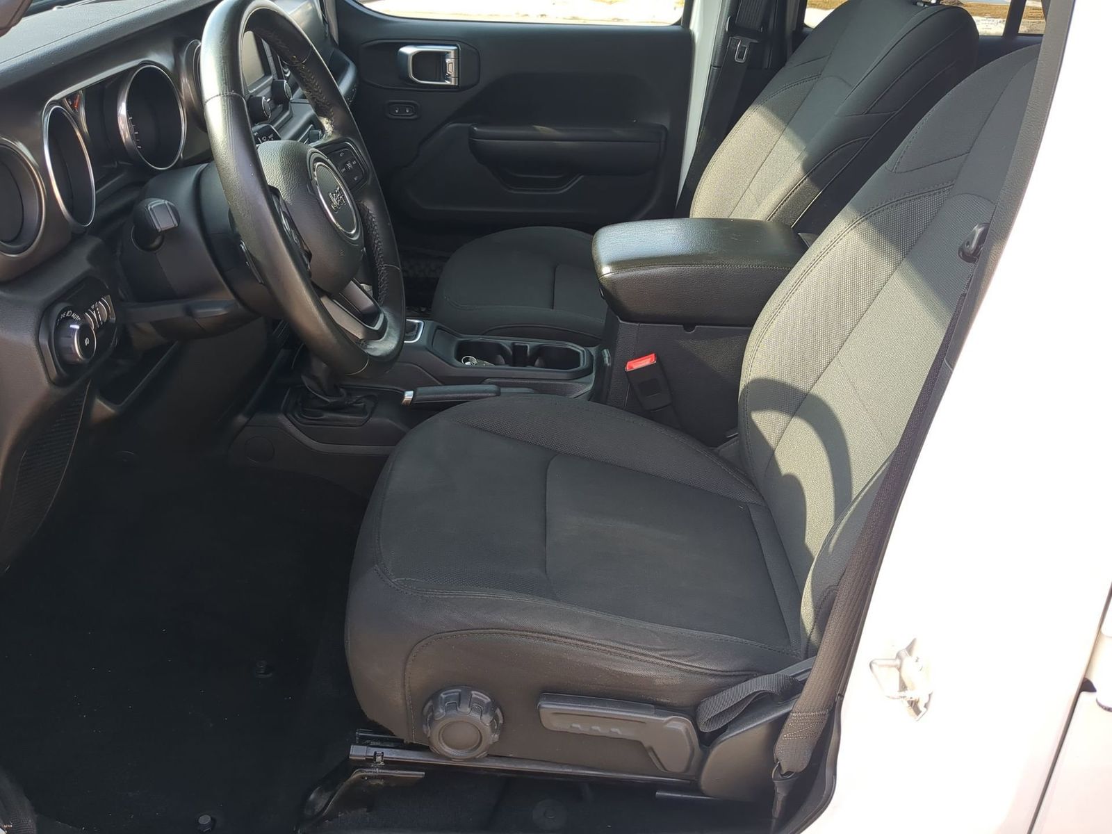 Thumbnail: 2018 Jeep Wrangler - 19