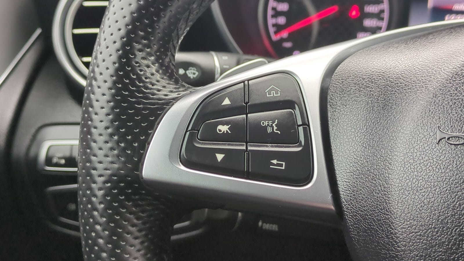 Thumbnail: 2017 Mercedes-Benz GLC - 24