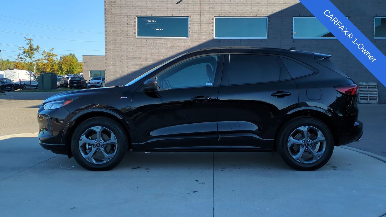 2023 Ford Escape ST-Line photo 2