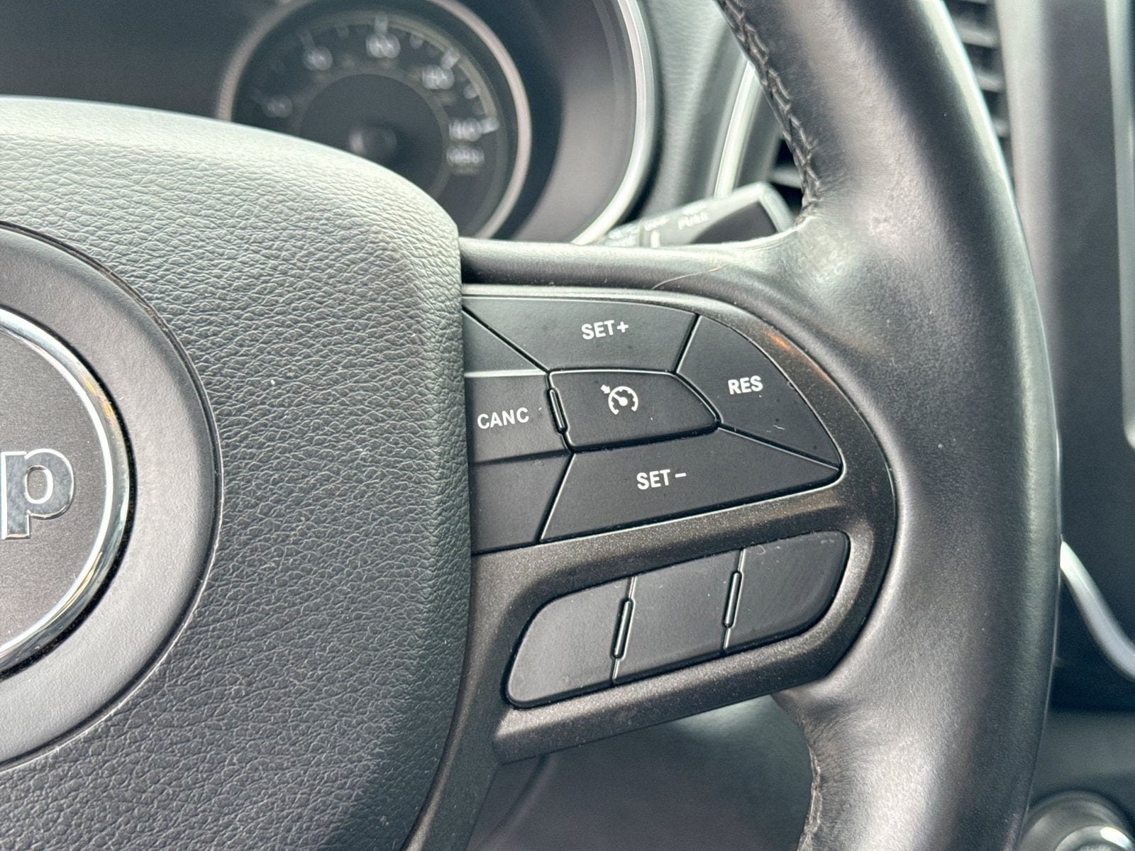 Thumbnail: 2019 Jeep Cherokee - 27