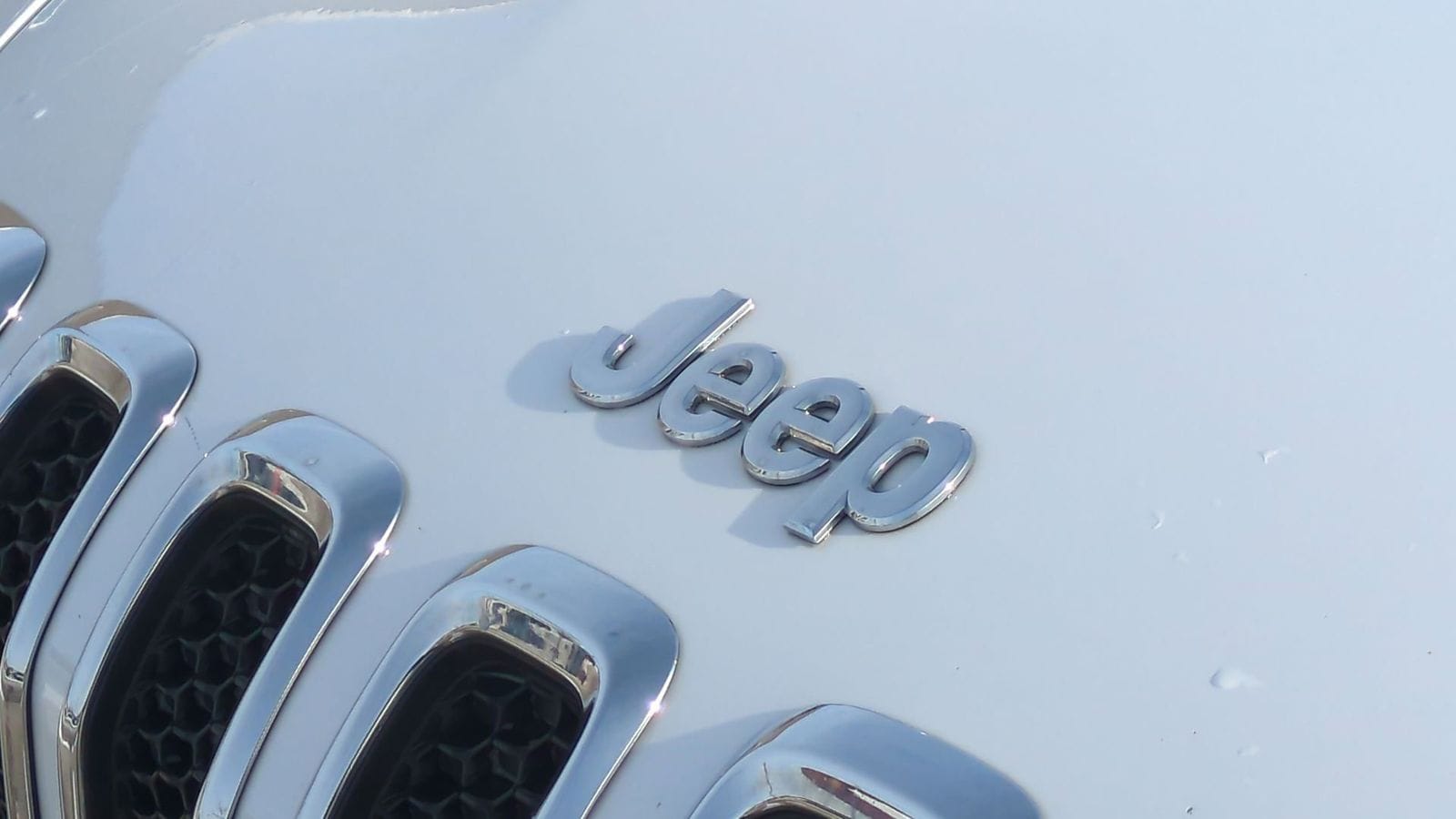 Thumbnail: 2018 Jeep Cherokee - 12