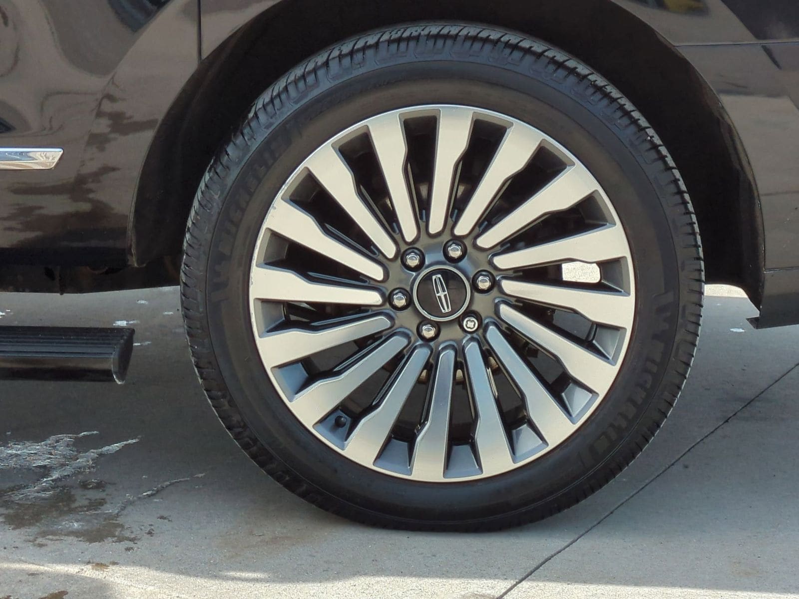 Thumbnail: 2018 Lincoln Navigator L - 17