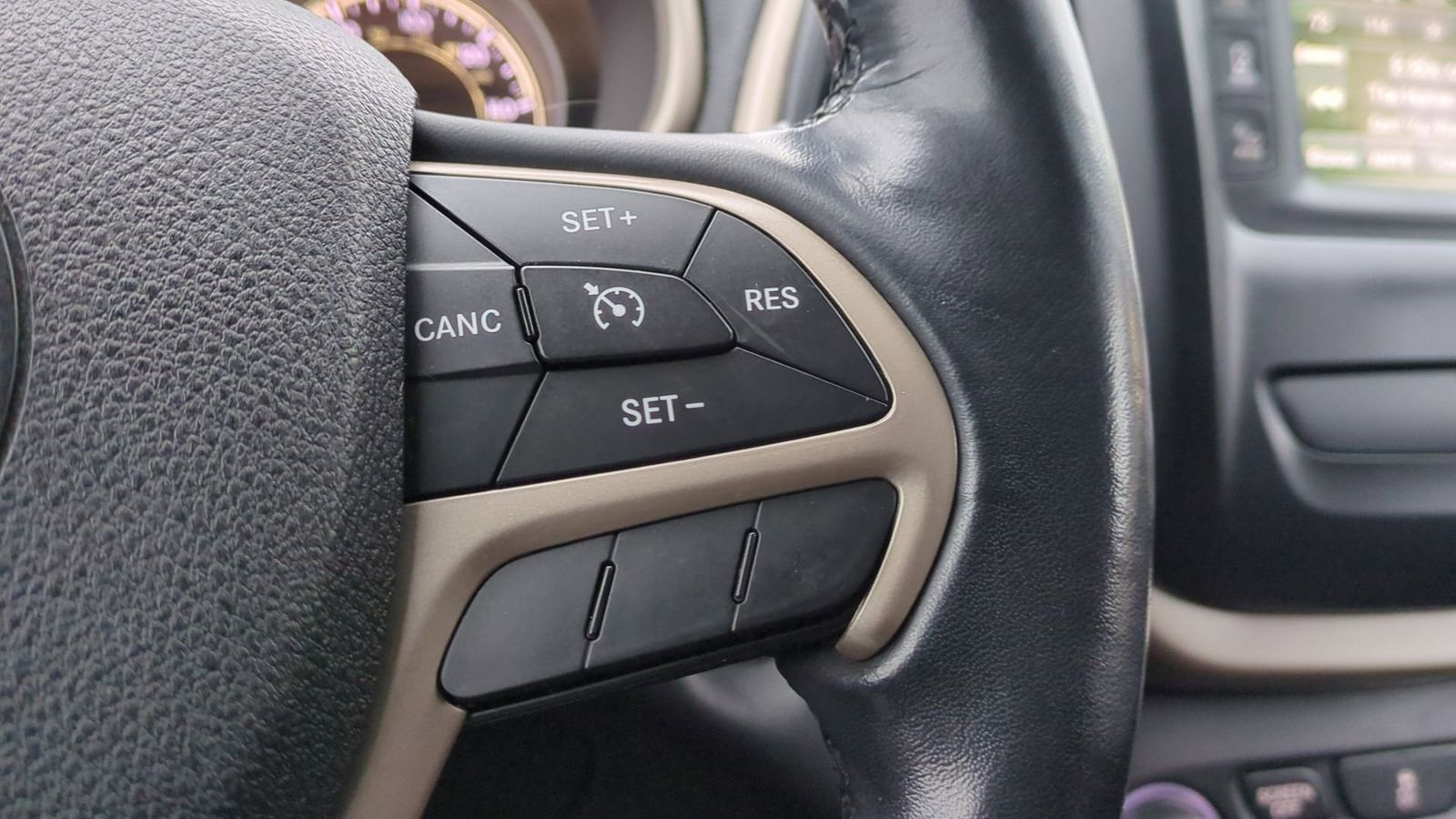 Thumbnail: 2016 Jeep Cherokee - 26