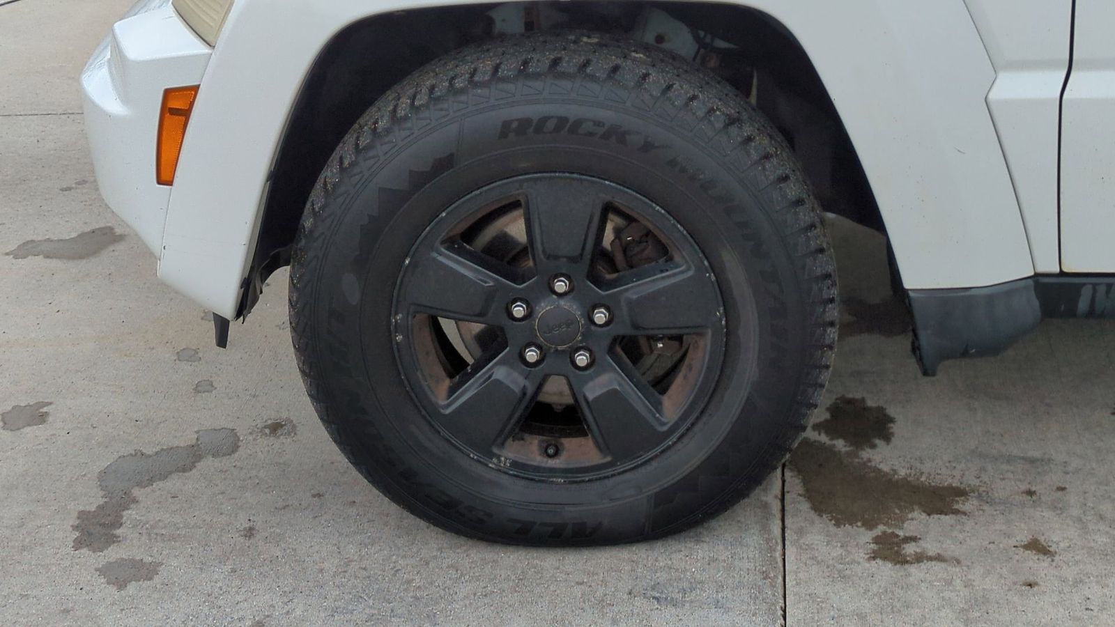 Thumbnail: 2012 Jeep Liberty - 6