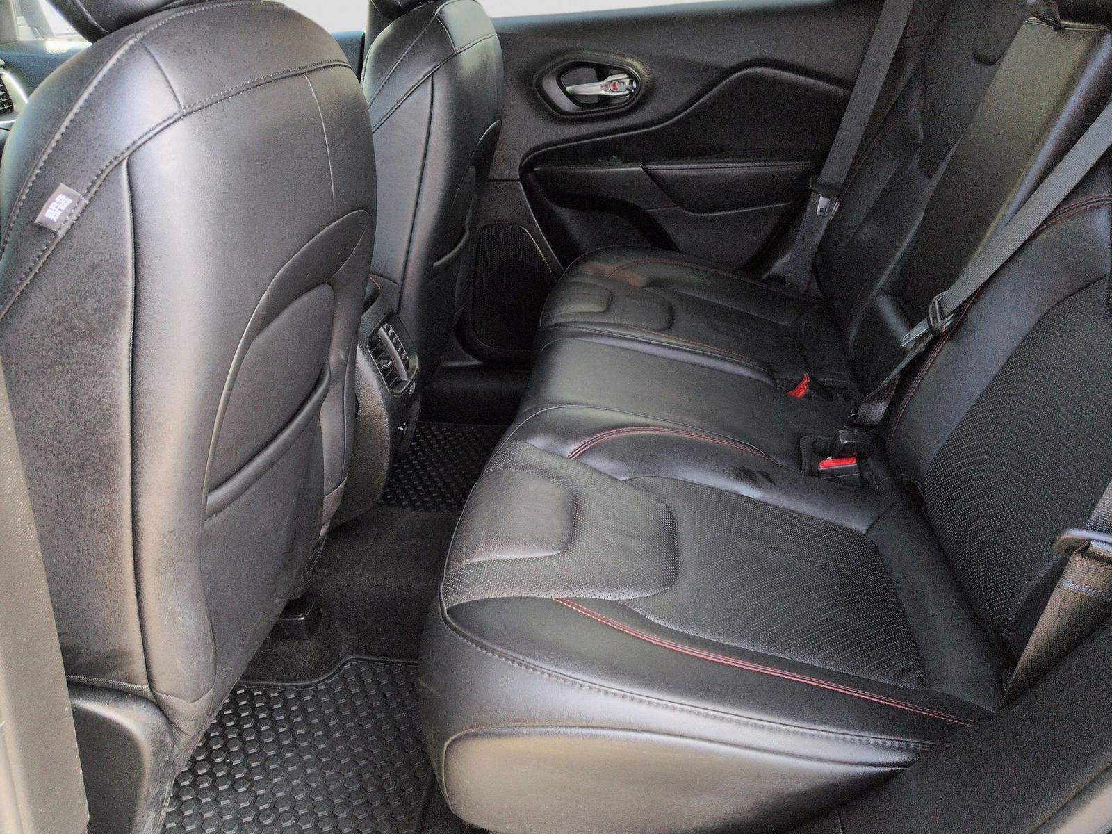 Thumbnail: 2021 Jeep Cherokee - 25