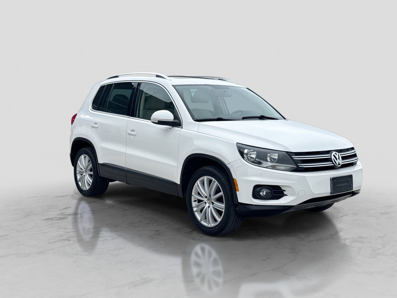 Thumbnail: 2013 Volkswagen Tiguan - 10