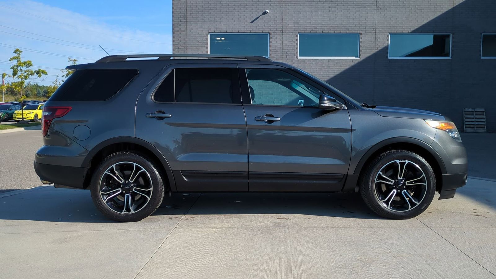 Thumbnail: 2015 Ford Explorer - 7