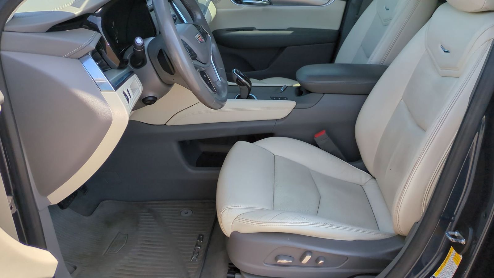 Thumbnail: 2018 Cadillac XT5 - 17