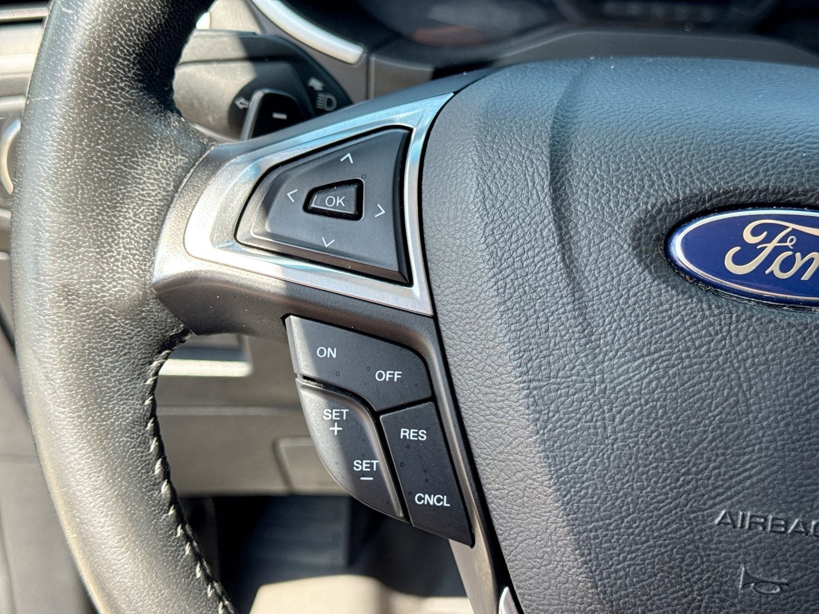 Thumbnail: 2015 Ford Edge - 28
