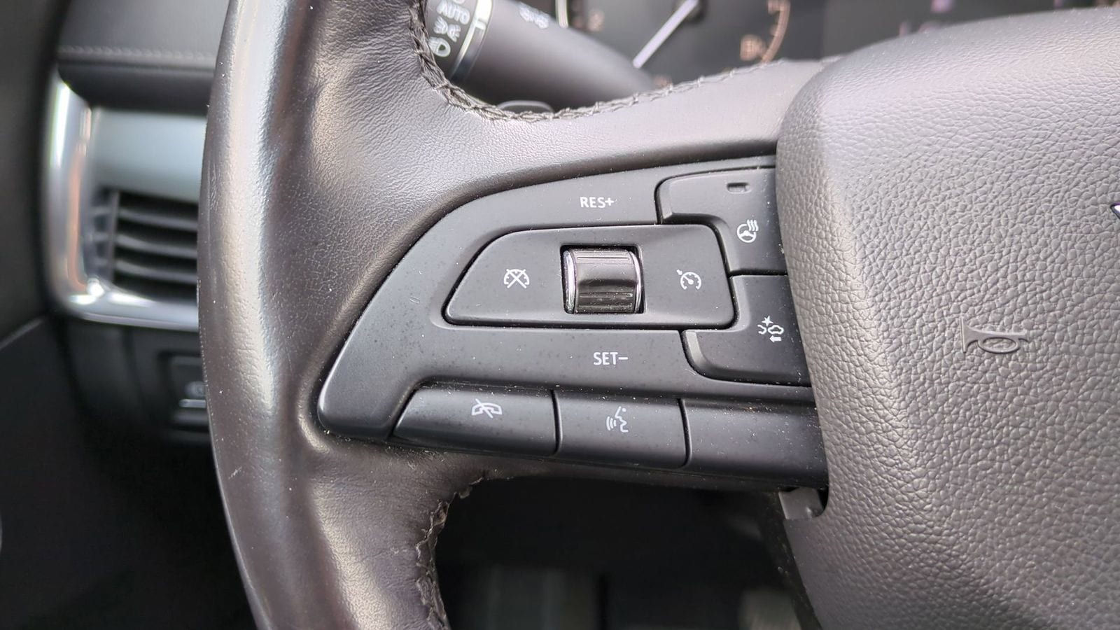 Thumbnail: 2019 Cadillac XT4 - 22