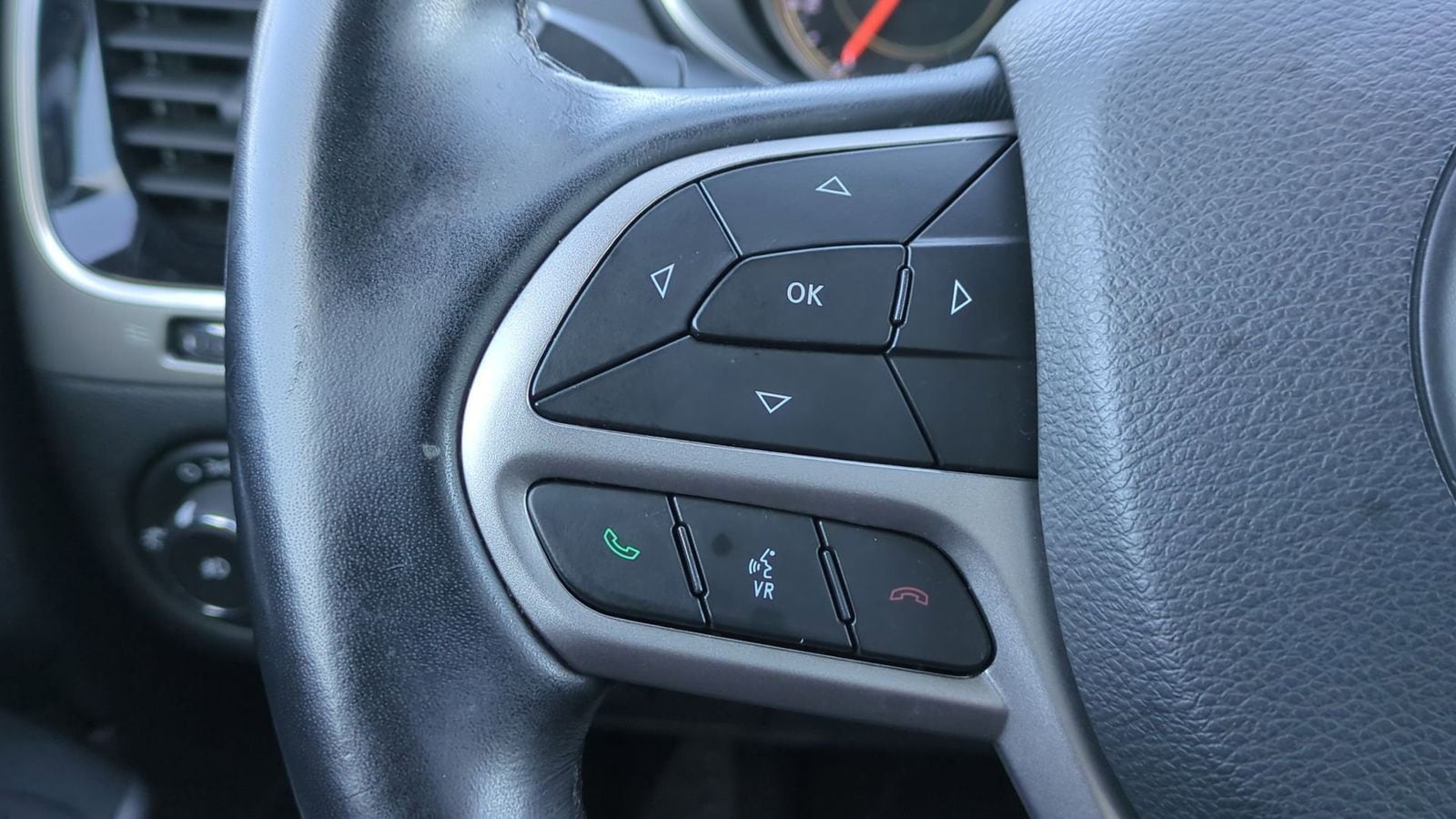 Thumbnail: 2020 Jeep Cherokee - 25