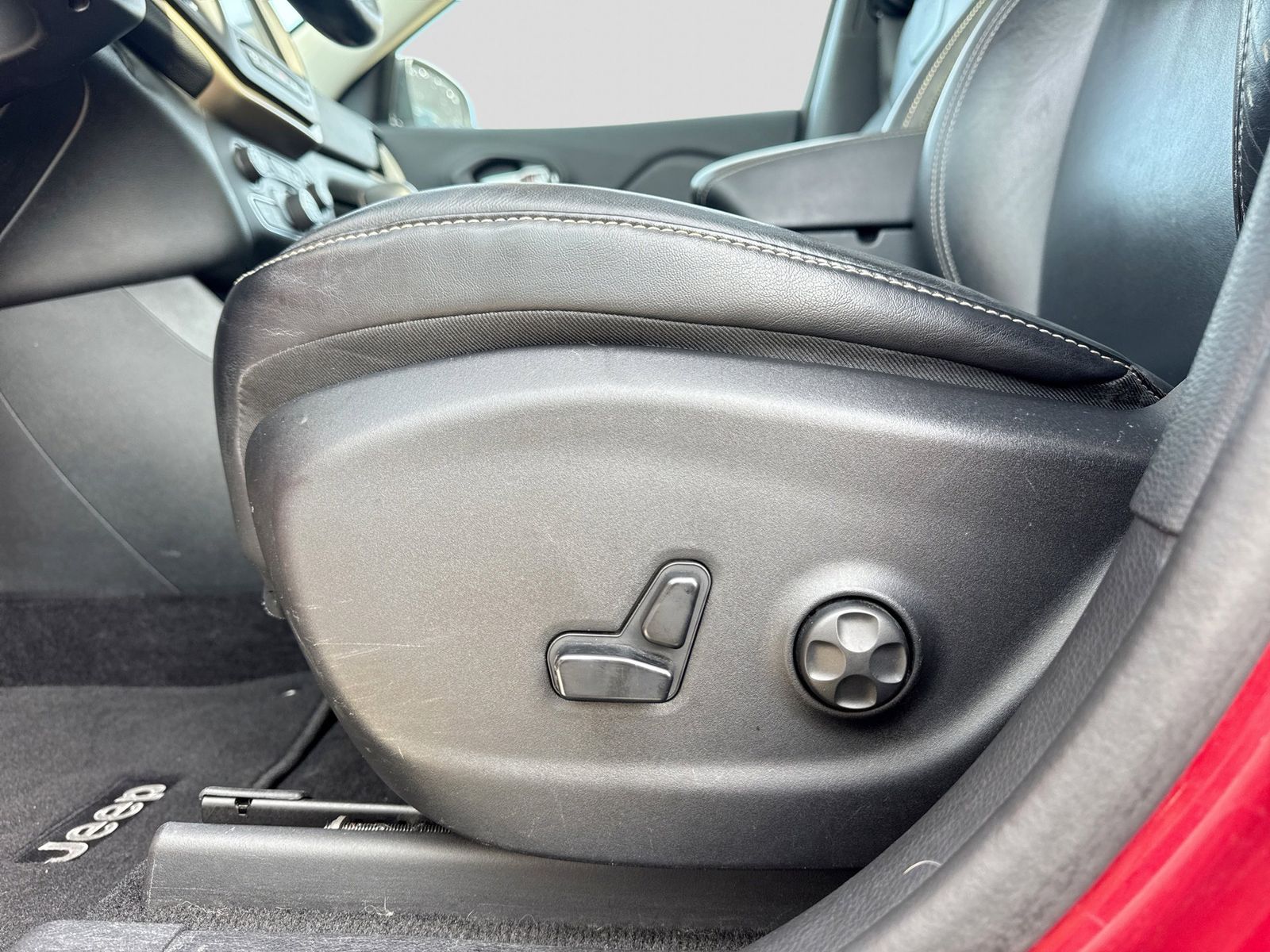 Thumbnail: 2014 Jeep Cherokee - 20