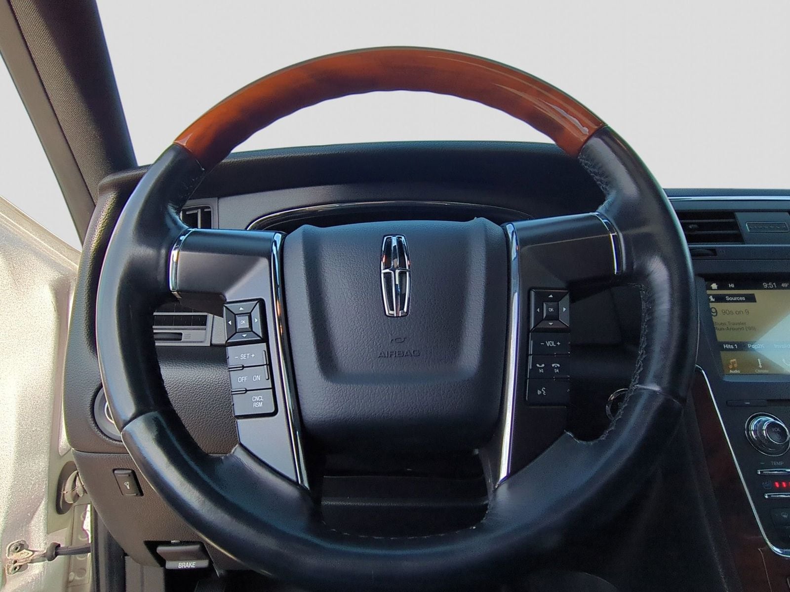 Thumbnail: 2016 Lincoln Navigator - 27