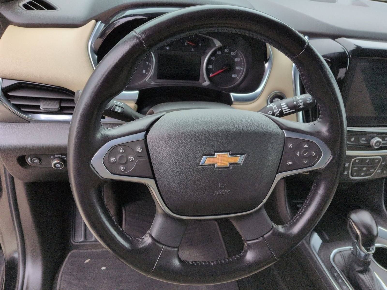 Thumbnail: 2022 Chevrolet Traverse - 26