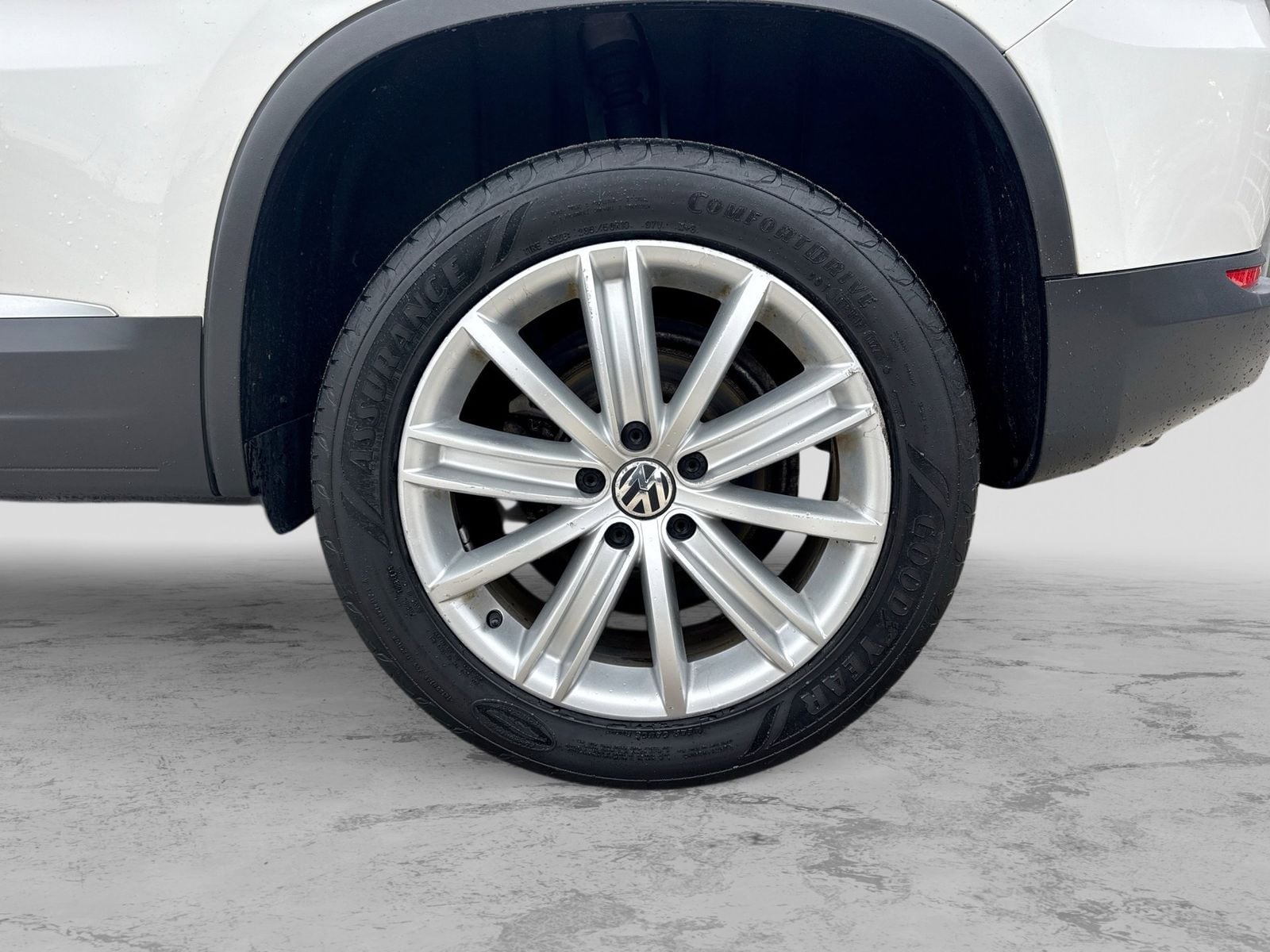 Thumbnail: 2013 Volkswagen Tiguan - 17