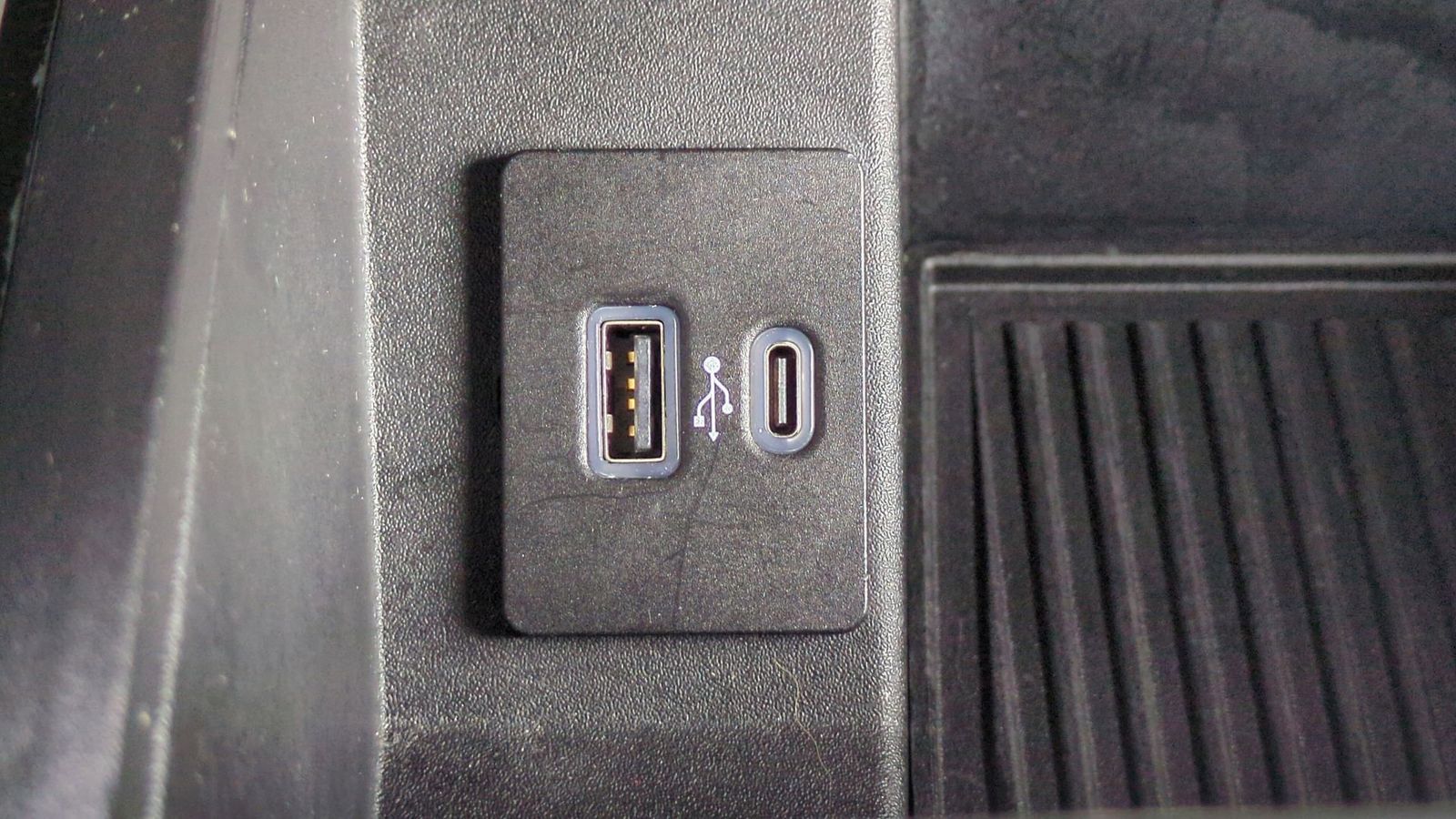 Thumbnail: 2021 Ford F-250 - 32