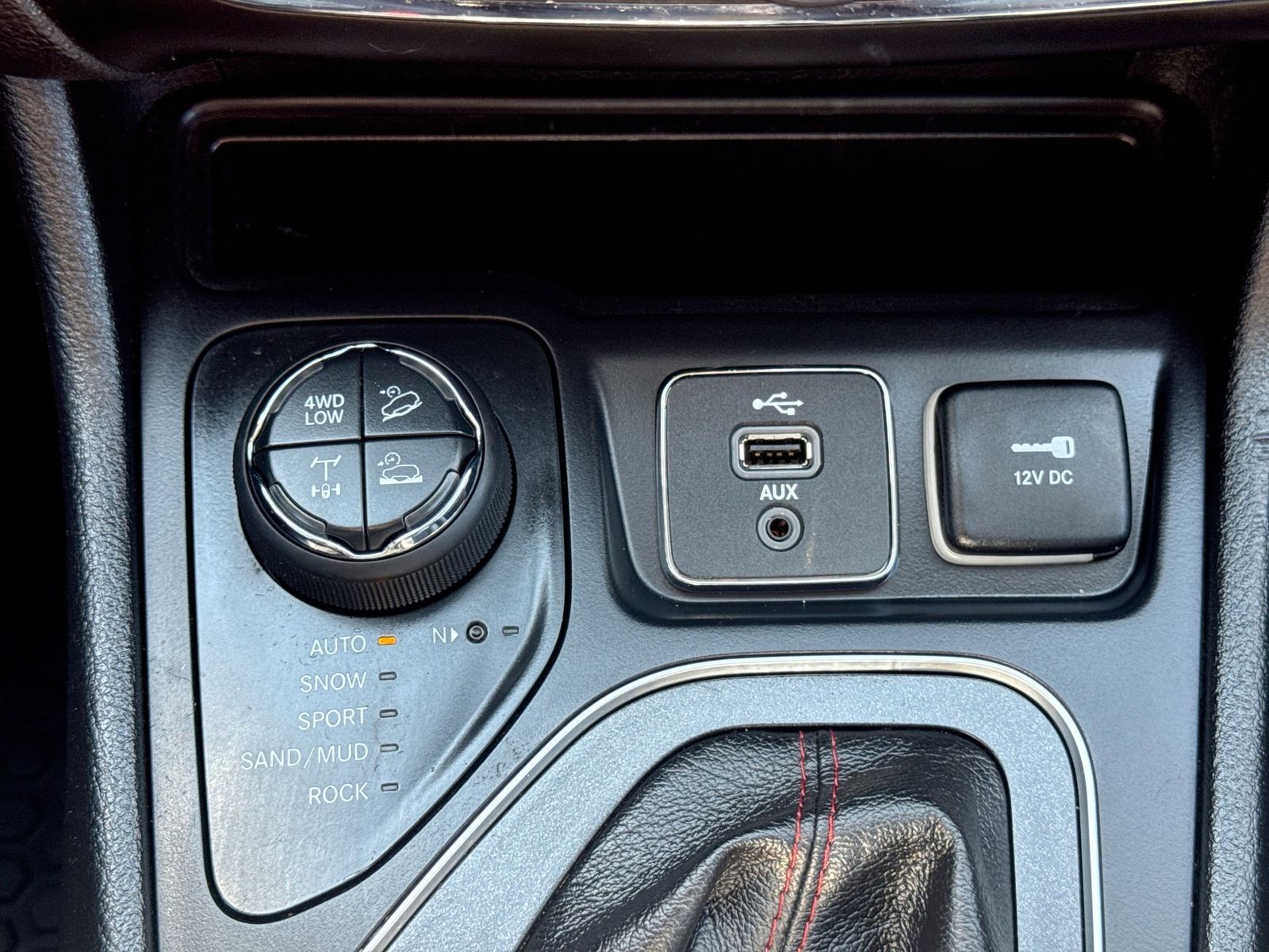 Thumbnail: 2019 Jeep Cherokee - 36