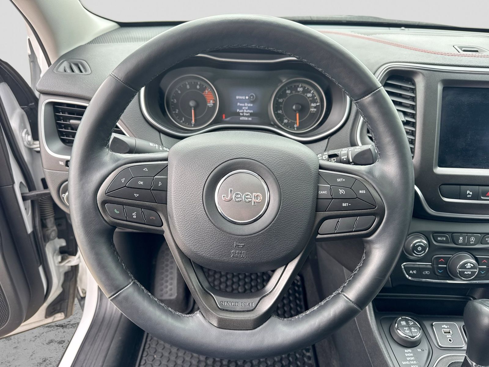 Thumbnail: 2019 Jeep Cherokee - 26