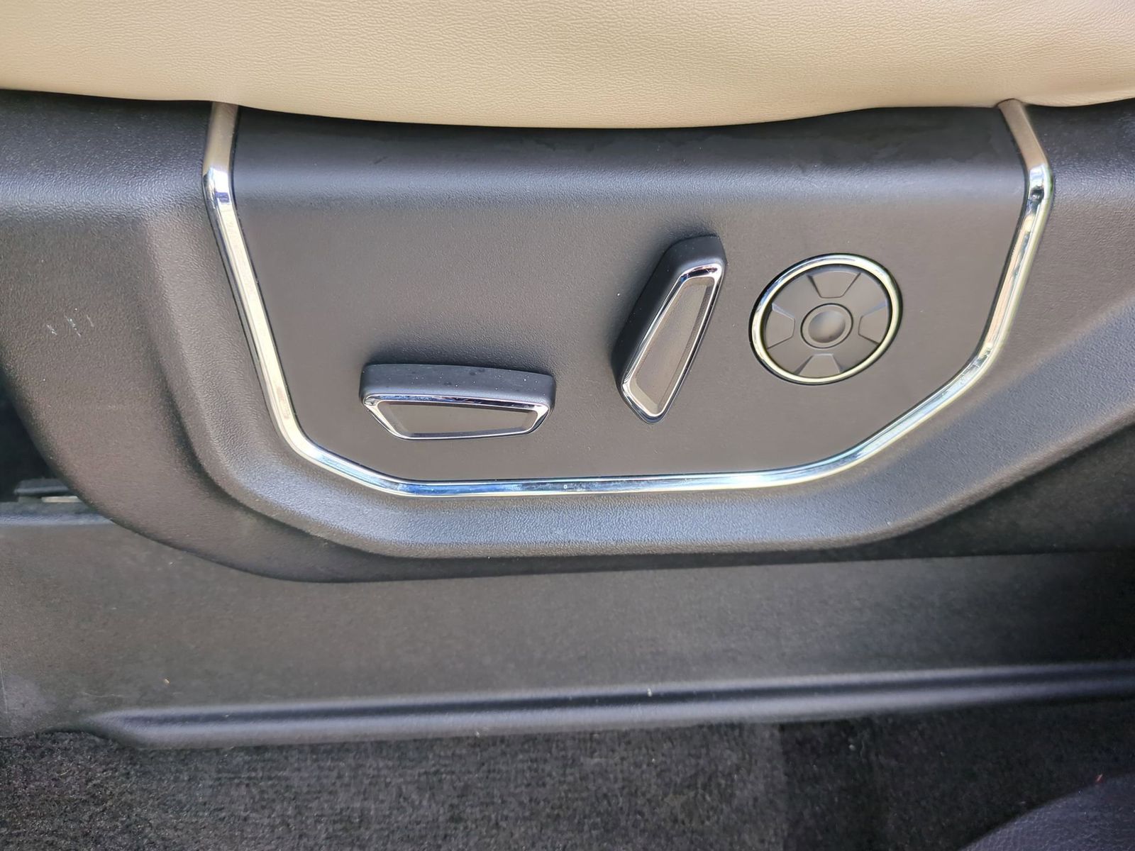 Thumbnail: 2019 Ford Expedition - 19