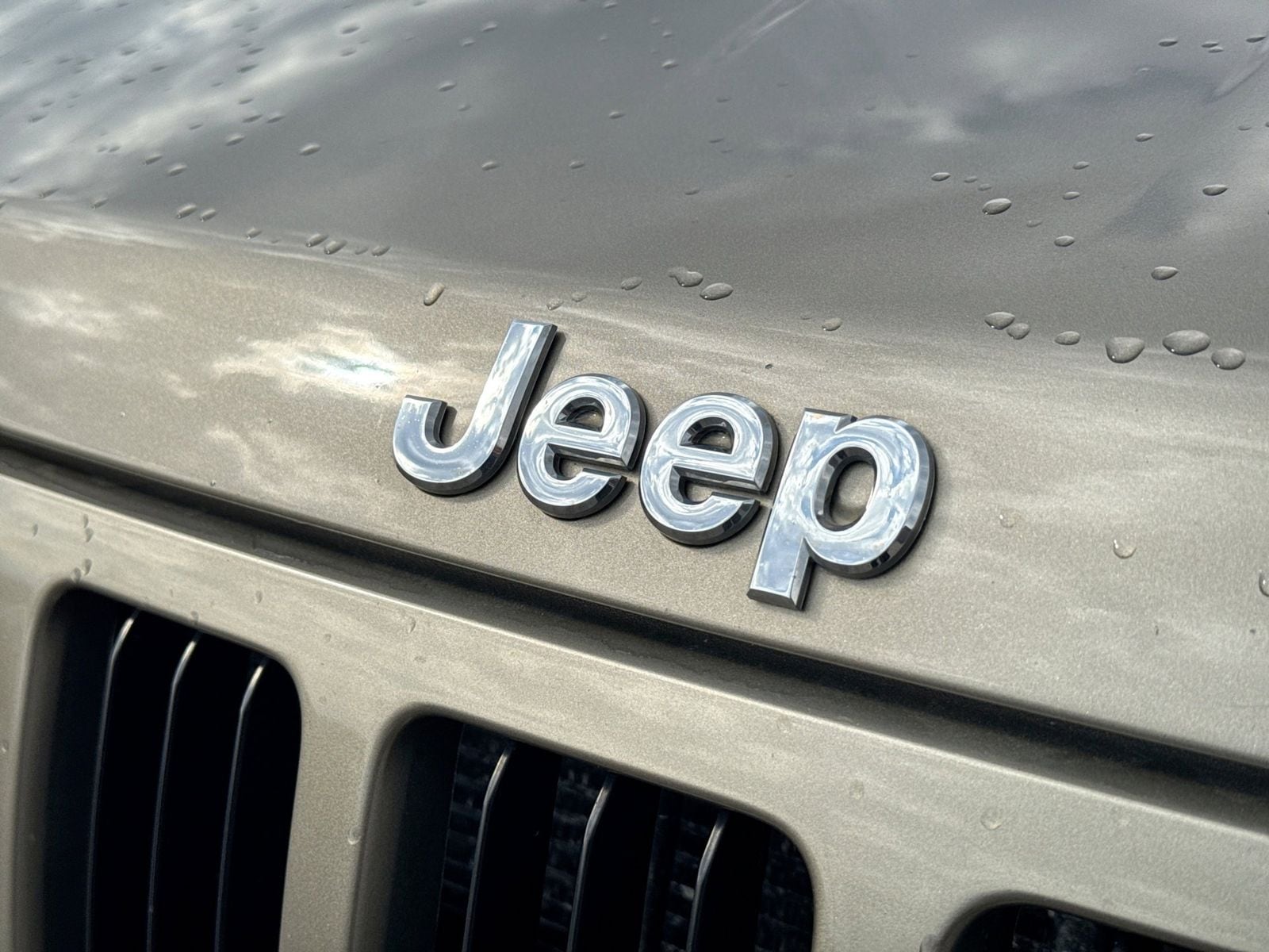 Thumbnail: 2005 Jeep Grand Cherokee - 3