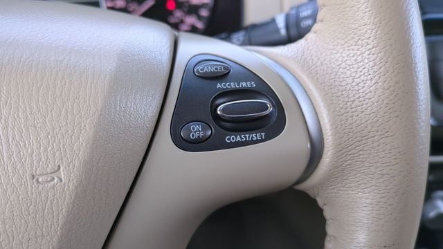 2013 Nissan Pathfinder SV 24