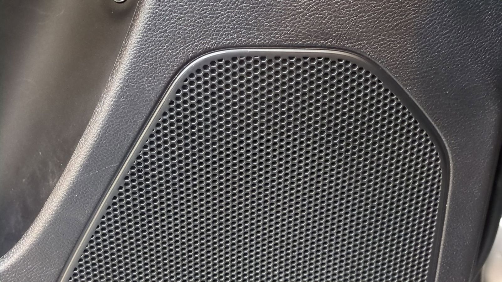 Thumbnail: 2016 Jeep Cherokee - 34